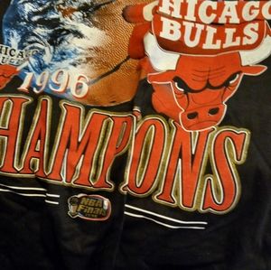 CHICAGO BULLS CHAMPIONSHIP T SHIRTS WITH FITTED HAT
